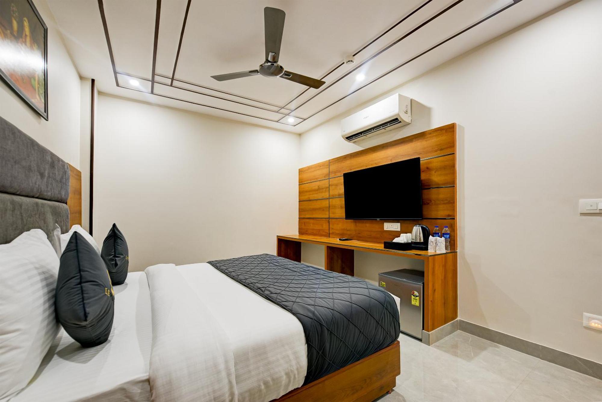 Airport Le Premier, New Delhi Hotel Exterior photo